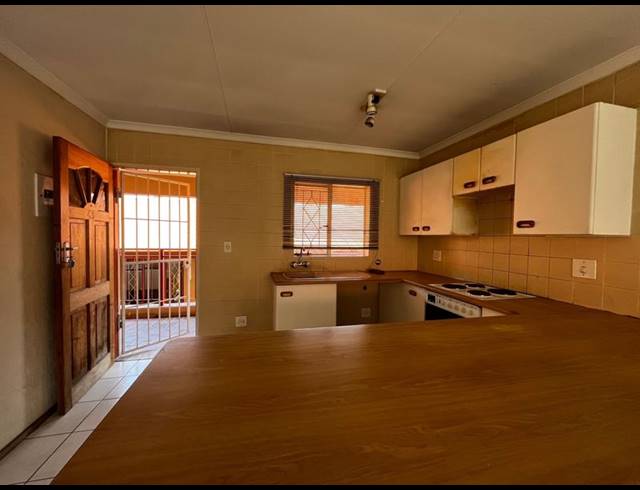 2 BEDROOM PROPERTY TO RENT IN HELDERKRUIN